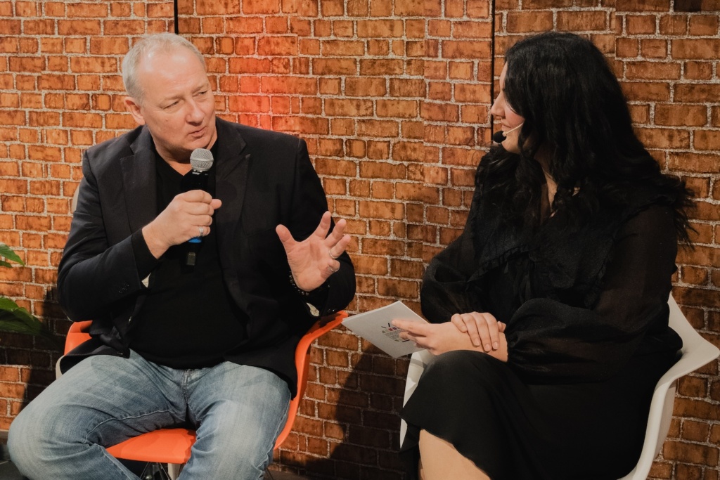 
12 von 37
Am 23. Januar 2026 fand an der Hochschule der Medien Stuttgart der erste Entertainment Campus HdM statt. Einen Tag lang wurden Trends und Herausforderungen des Entertainment zwischen TV, Streaming und Social mit Gästen aus der Branche diskutiert. 

© HdM / Lea Liebich